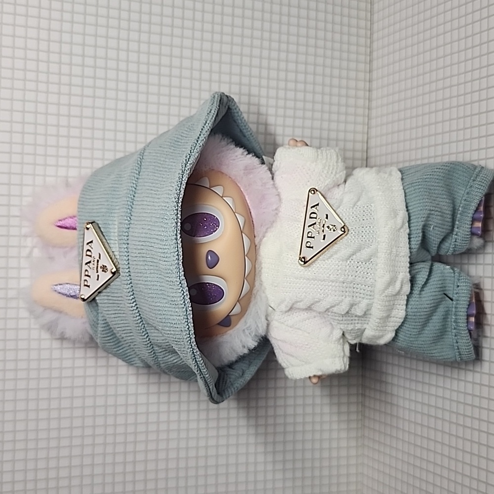 Brand New Labubu  Mini Plus Clothes   With Hat Accessorie